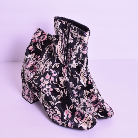 Vintage Cato Women's Coquette Black Velvet Floral Chunky Heel Ankle Boots Size 9 - Picture 2 of 8